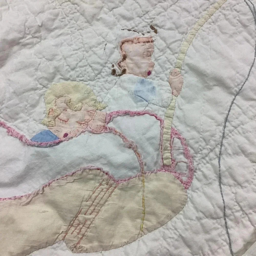 Vintage 1940s hand stitched baby blanket 45 x 60 - Picture 9 of 9